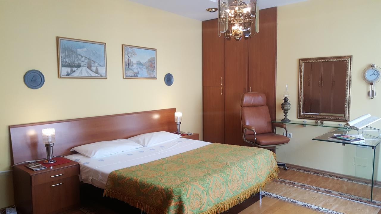 The Blacksmith'S Guesthouse Shkodër エクステリア 写真